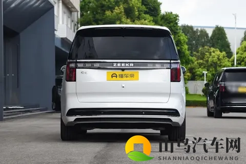 MPV当中的“公路坦氪”，纯电续航740km，ZEEKR 009是否值得推荐？-2