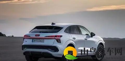 新款Q3 Sportback海外亮相，燃油_混动齐上阵，这波香不香？-2