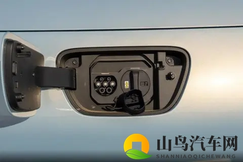 选哪款都值得？五菱宏光MINIEV导购指南，448万起解决通勤烦恼-2