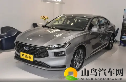 试驾2025款福特蒙迪欧，宽敞空间+全面配置，适合家用-3