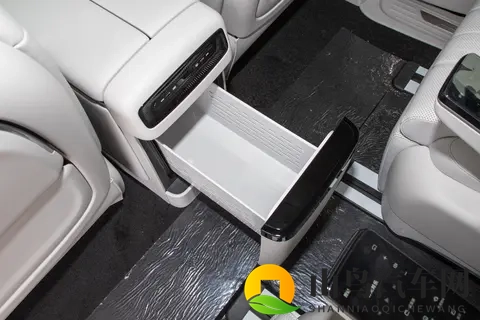 华为乾崑+5C超充,续航1530km,26款岚图梦想家值得选吗?-2