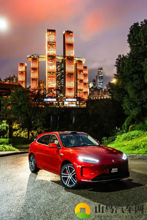 「都市竞技场」问界新M5 Ultra 四车大考-3