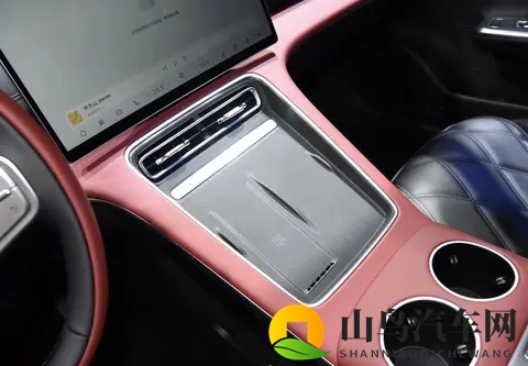 国产旗舰轿车，四座布局，搭载15T插混动力，配激光雷达+NOA辅助-3