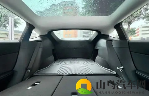 特斯拉Model Y821公里续航,2885万值不值?四大版本终极选购指南-1