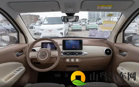 怪不得受欢迎，五菱宏光MINI EV稳坐销冠位置，直接入手顶配没商量-1