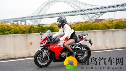 骑上四缸仿赛去兜风—与生活和解的最好方式-1