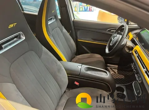 承认吧！一体式运动座椅其实一点都不舒服-2