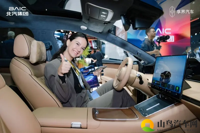 2025广州车展｜双旗舰联袂亮相，北汽享界定义新豪华标准-1