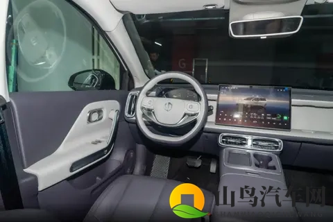 家用纯电轿车怎么选？10万预算试驾零跑B01，说说我的真实感受！-3