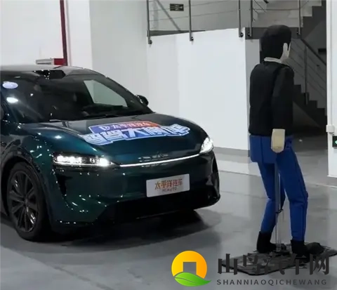 魔鬼湿滑路面AEB测试:6款热门车均翻车-1