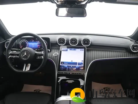 2万公里，一手白色奔驰C级，22万多体验豪华质感！-2