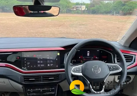 右舵车怎么打转向灯？被问住了？给你3秒思考一下-1