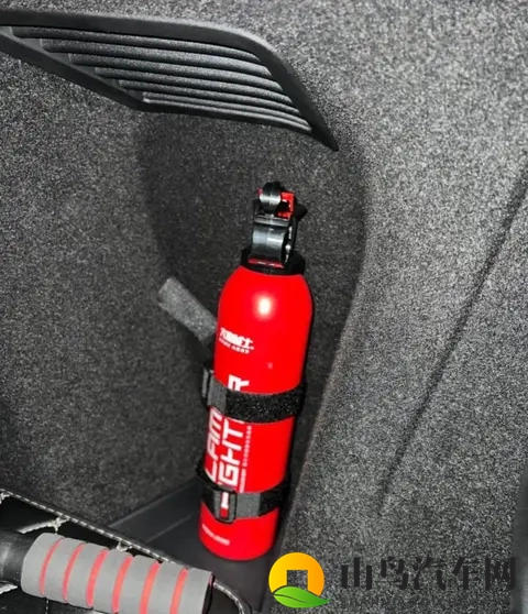 私家车需不需要放灭火器？从必须配备到不再强制标配，经历了什么-3