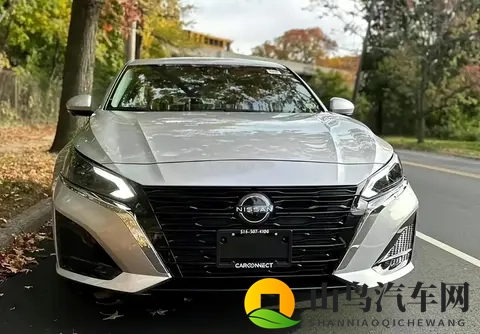 燃油车要翻身？天籁装上鸿蒙座舱，这波操作太秀了！-1