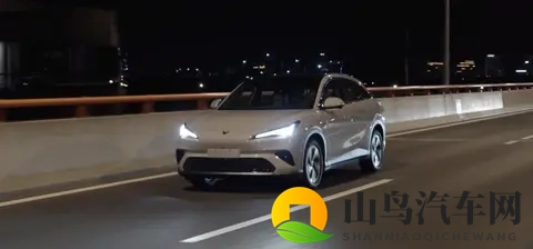 试完极狐T5，感觉之前看的车不香了-2