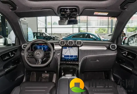 奔驰GLC 260 vs 奔驰GLC 300怎么选？预算卡40万的人必须看这篇！-3