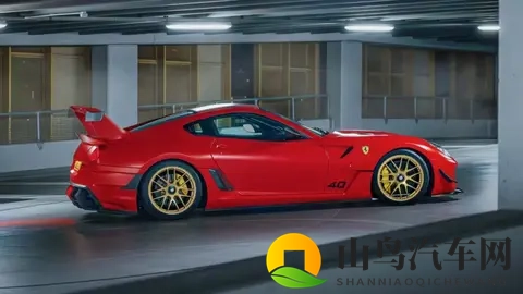 有人将法拉利V12超跑打造成赛车-1