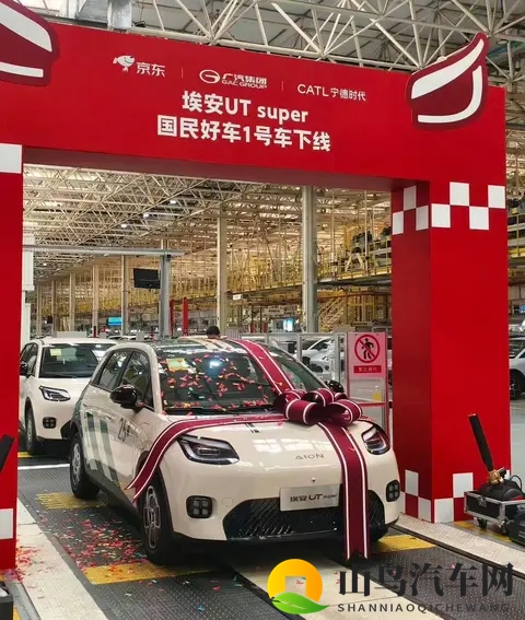 京东首车长沙下线!10万级配99秒换电,53秒造一台双十一开卖-1