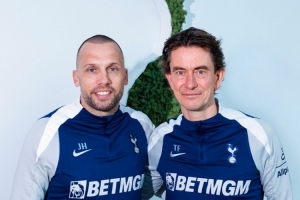 记者：海廷加担任热刺助教，在圣诞节前他接受了弗兰克的亲自面试