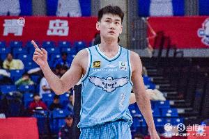 记者：青岛东北客场连胜展现凝聚力 主场再战吉林三连胜不是难事