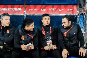 津媒：安东尼奥务实战法值得称赞，几次换人也扭转战局