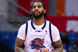 内线大杀器！克里斯12中7&罚球11中9砍23分7板4助 第三节各种冲击