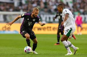 记者：拜仁右后卫莱默尔左小腿肌肉纤维撕裂，预计将伤缺3到4周