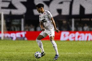 天空：索萨预计周四接受热刺体检 热刺还希望签下另一名前锋