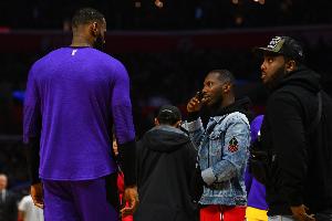 你信哪种说法：富保罗是老詹传声筒？老詹管不了富保罗？不想管？