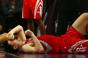 杰弗森：浓眉的身体可能像姚明一样撑不住了 姚不受伤肯定能夺冠