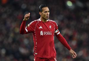 记者：切尔西去年曾询问过范戴克情况，现在考虑冬窗买新后卫