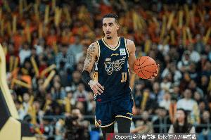 准“四双”！奎因18中6砍下16分9板10助3断 出现8次失误