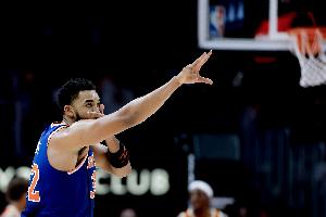 冲劲十足！唐斯中路突击对抗巴格利 强攻得手可惜加罚不中