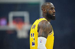 名记：詹姆斯预计将随湖人打完本赛季 本赛季之后的计划仍未确定