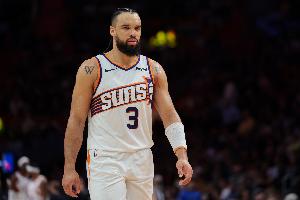 状态全无！狄龙16投仅3中拿到11分4板 三分4中1