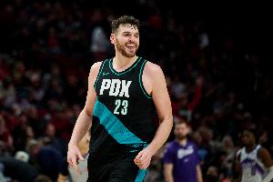 可以投但这么能投？克林根开场连中三记三分球 包揽球队前9分