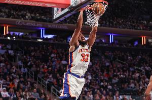 太硬！唐斯持球单挑萨尔 碾到篮下起飞单臂暴扣打进加罚