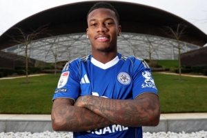 莱斯特城官方：切尔西20岁前锋理查兹租借加盟，租期至本赛季结束