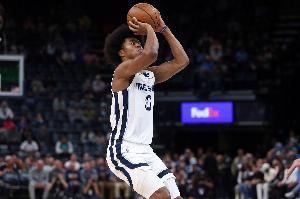 今天三分很准!韦尔斯12中6拿到18分3板1助 三分9中6&正负值+6