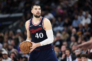 都结束了！祖巴茨8年快船生涯出战627场 场均10.5分8.3板1.4助1帽