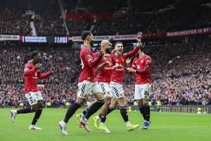 2-0力擒热刺！曼联球迷主场高唱：弗格森说得对，这只是热刺而已