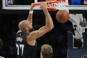 12分16板2帽！芬奇：戈贝尔数据不错 但防守影响力没体现出来