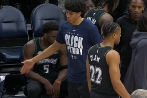 还得是你！华子连续3个关键中距离跳投续命 追到2分打停鹈鹕