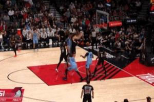 卡位也很扎实！杨瀚森卡住GG·杰克逊 保护后场篮板！