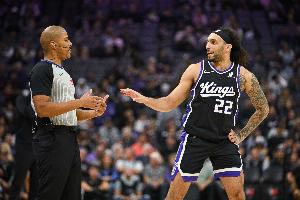 稳住局势！德文·卡特连续冲筐得分帮助国王给出回应