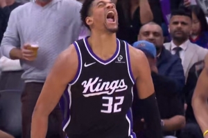 持续发力！考德威尔上篮得手后空接也有 国王获得两位数领先