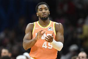 下半场爆砍29分！米切尔24中13砍下35分2板4助2断2帽