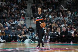 卡斯尔40分三双：夺了文班弗拉格的星光