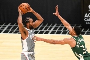 内外线侧翼均需补强但未行动 火箭或许是为了休赛期豪赌字母&小卡