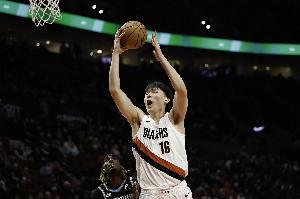 拓媒：虽然杨瀚森不够NBA水平 但吹罚确实不够公正 他还咋防守？